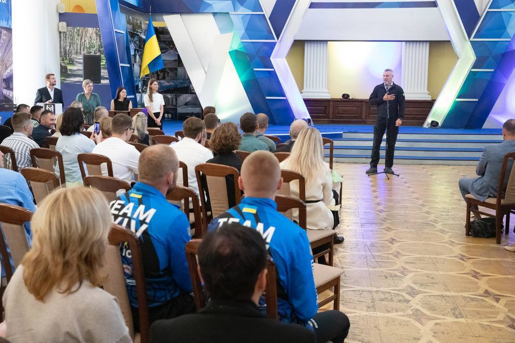 Кличко наградил представителей спортивной громады Киева. Фото