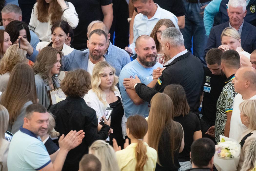 Кличко наградил представителей спортивной громады Киева. Фото