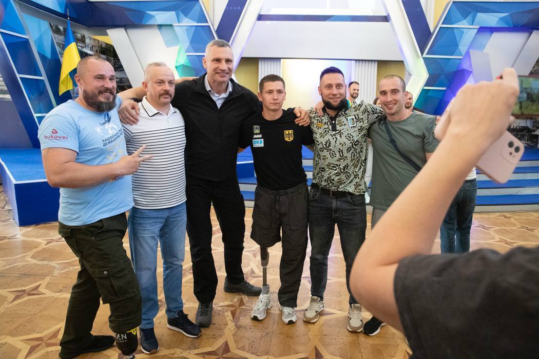 Кличко наградил представителей спортивной громады Киева. Фото