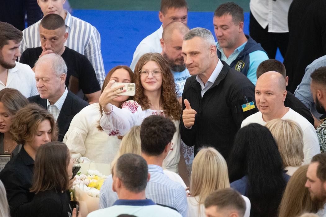 Кличко наградил представителей спортивной громады Киева. Фото