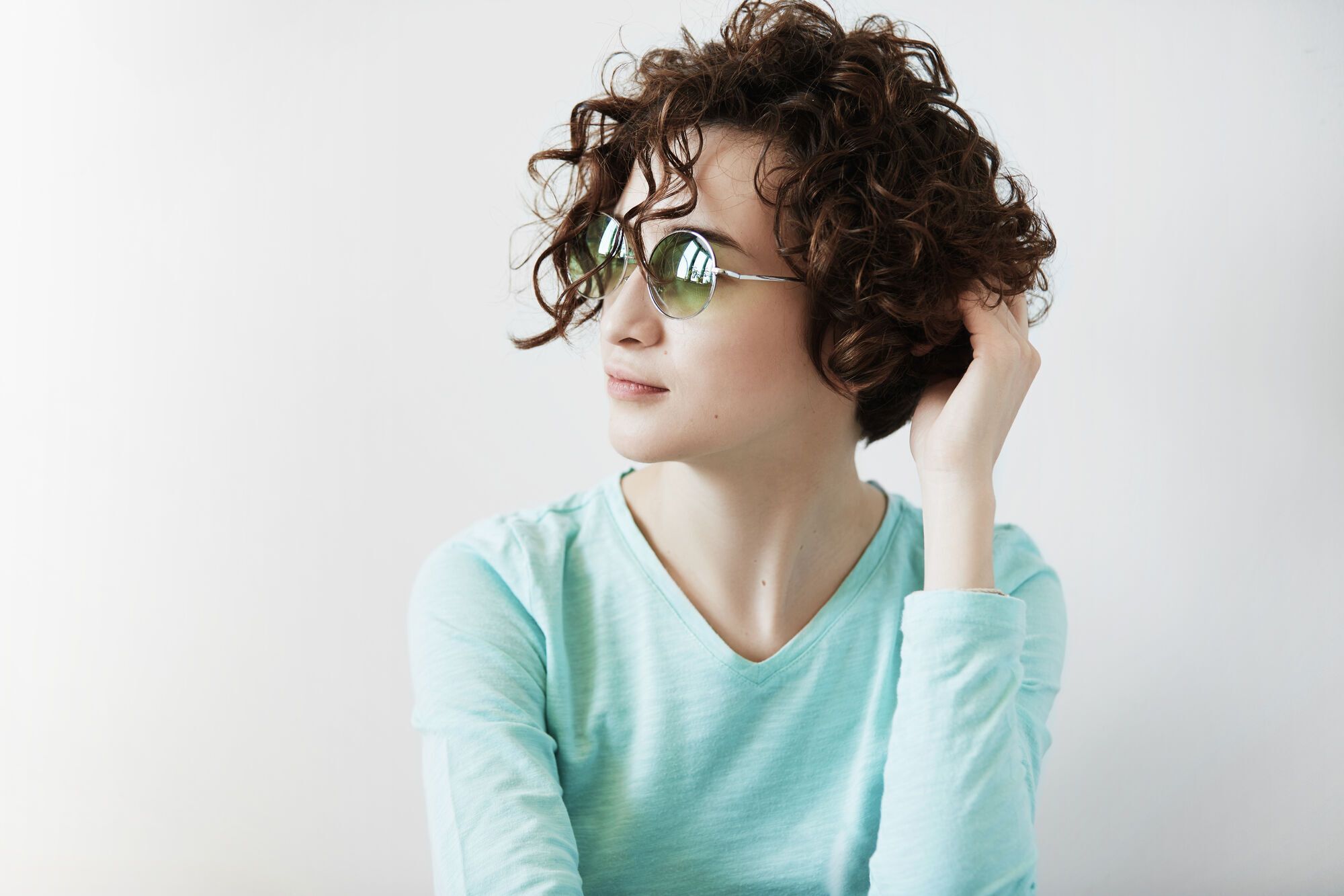 Найкращі зачіски для кучерявого волосся: варіанти, що підійдуть жінкам 50+