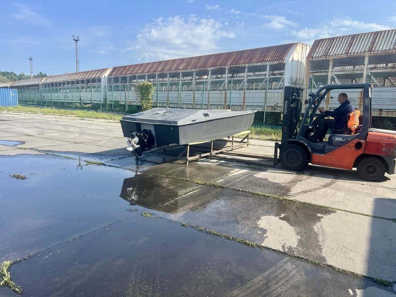 Из Украины пытались вывезти боевой БЭК под видом рыбацкой лодки. Подробности и фото