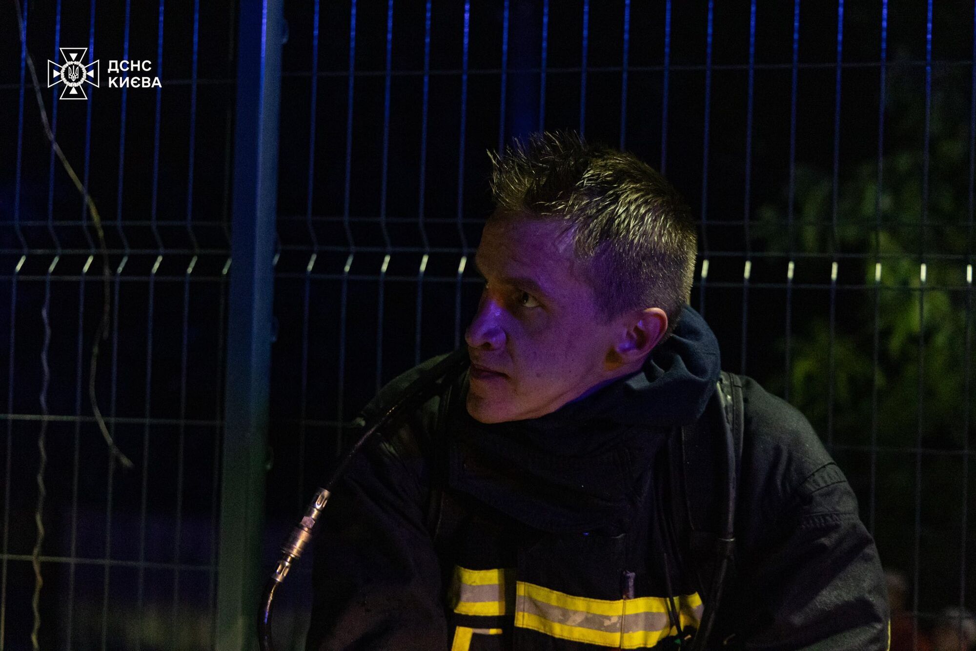 В Киеве на Кольцевой дороге произошел масштабный пожар на СТО. Подробности и фото