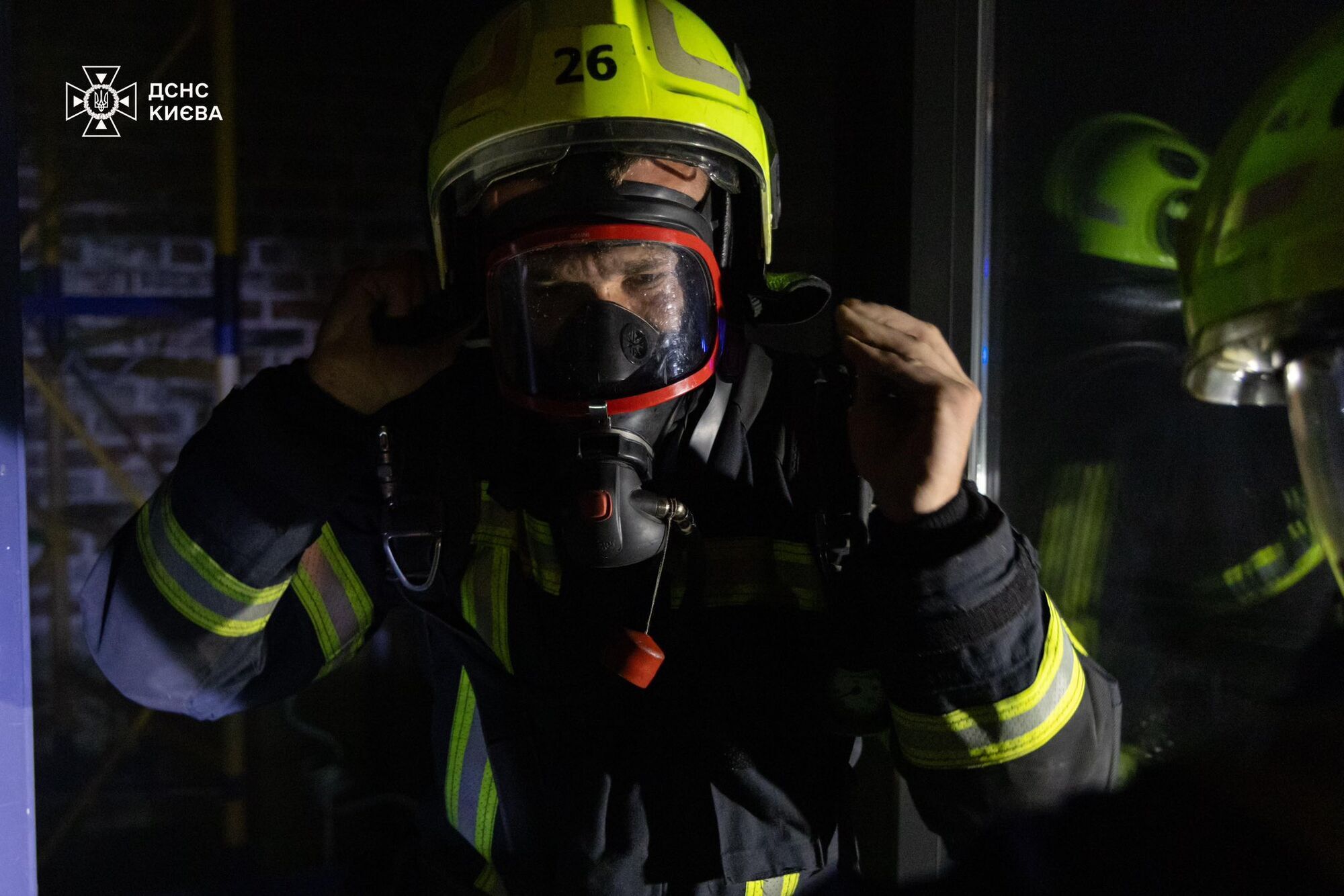 В Киеве на Кольцевой дороге произошел масштабный пожар на СТО. Подробности и фото