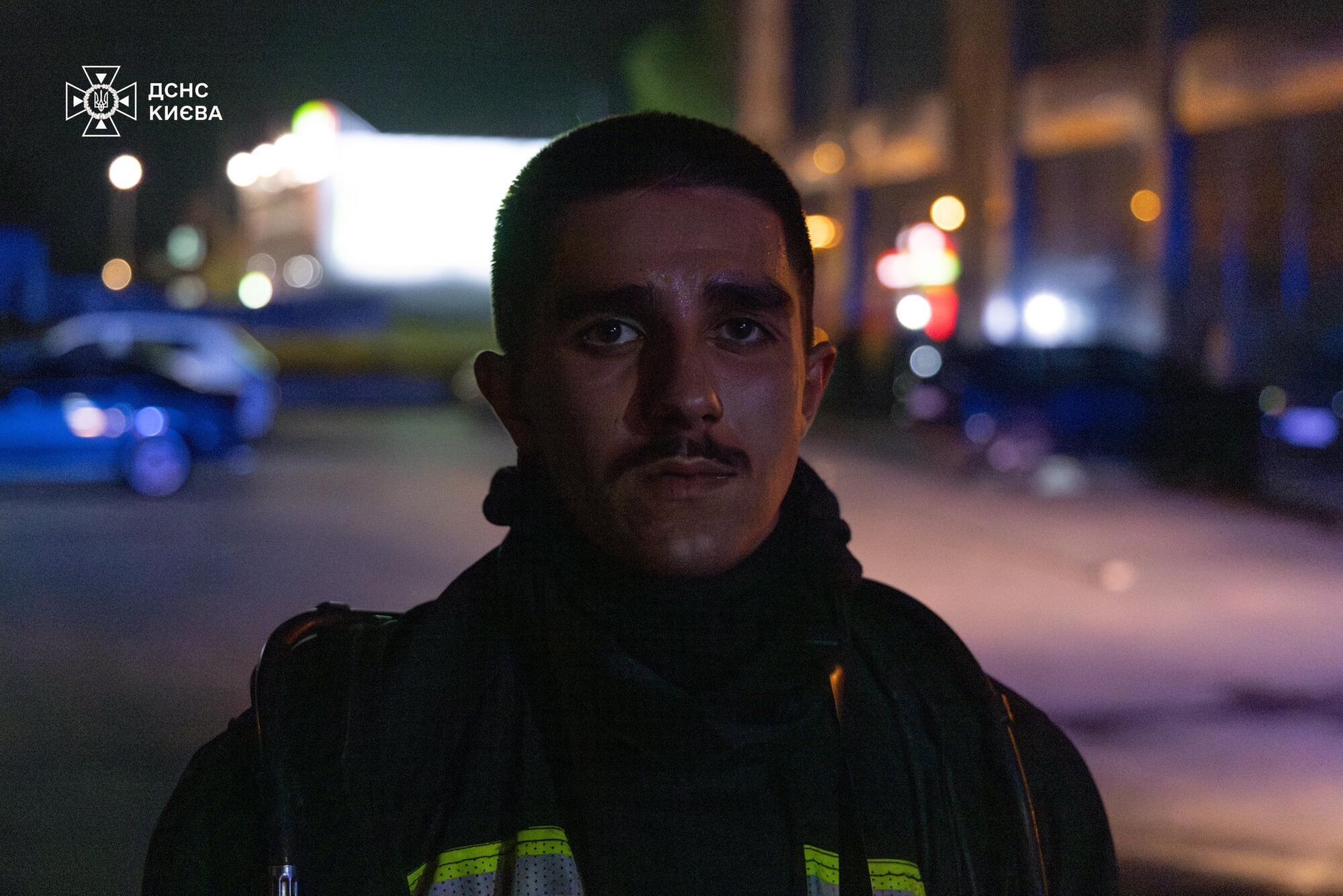 В Киеве на Кольцевой дороге произошел масштабный пожар на СТО. Подробности и фото