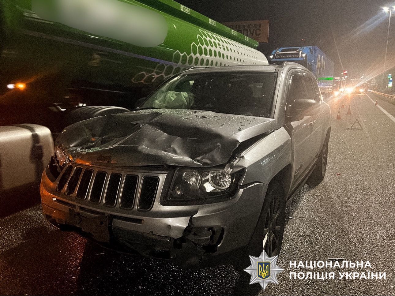 На Київщині водій позашляховика спровокував потрійну ДТП: є постраждала. Подробиці й фото