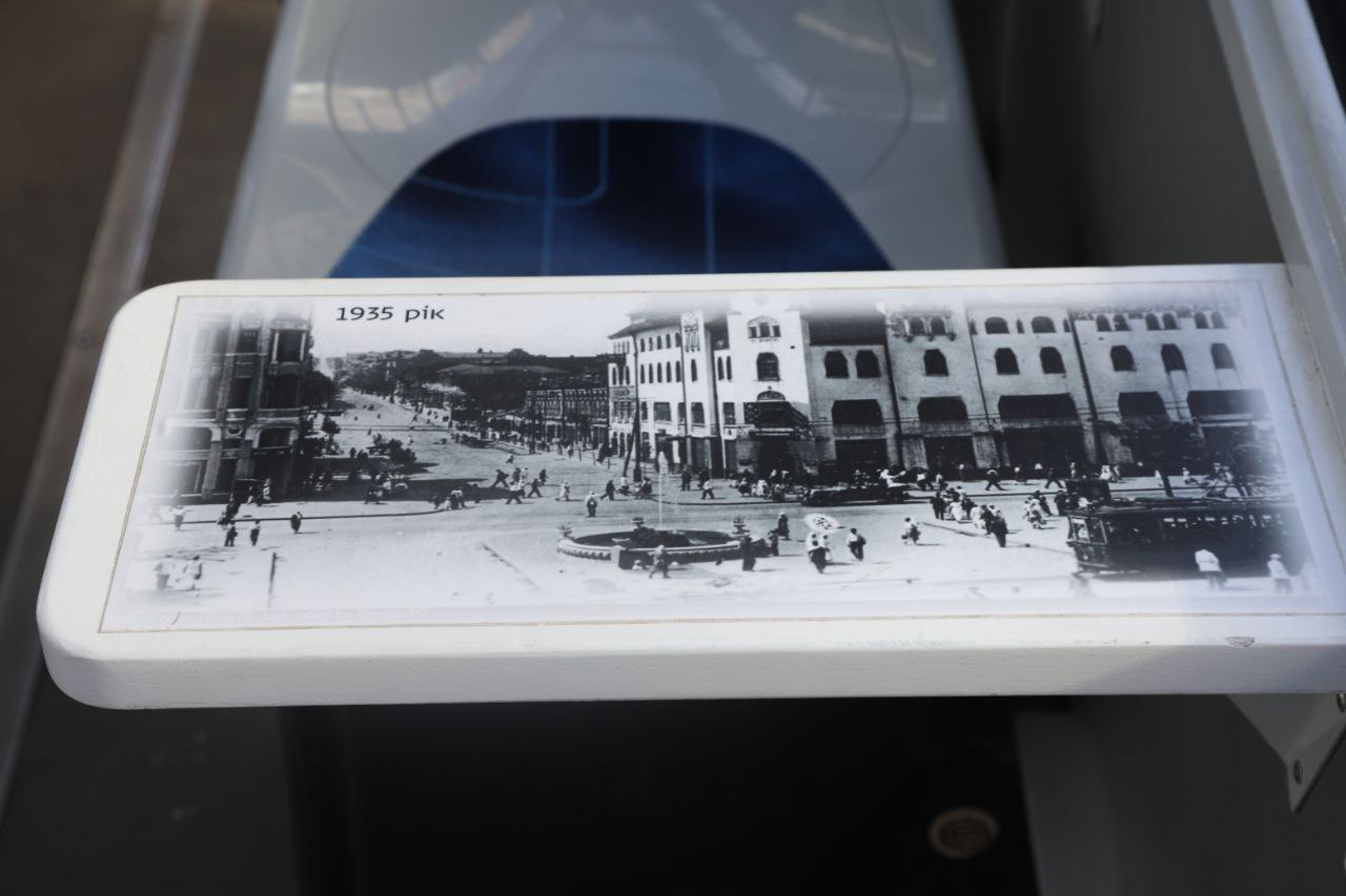 Днепр отметил День города презентацией первого в Украине панорамного экскурсионного трамвая