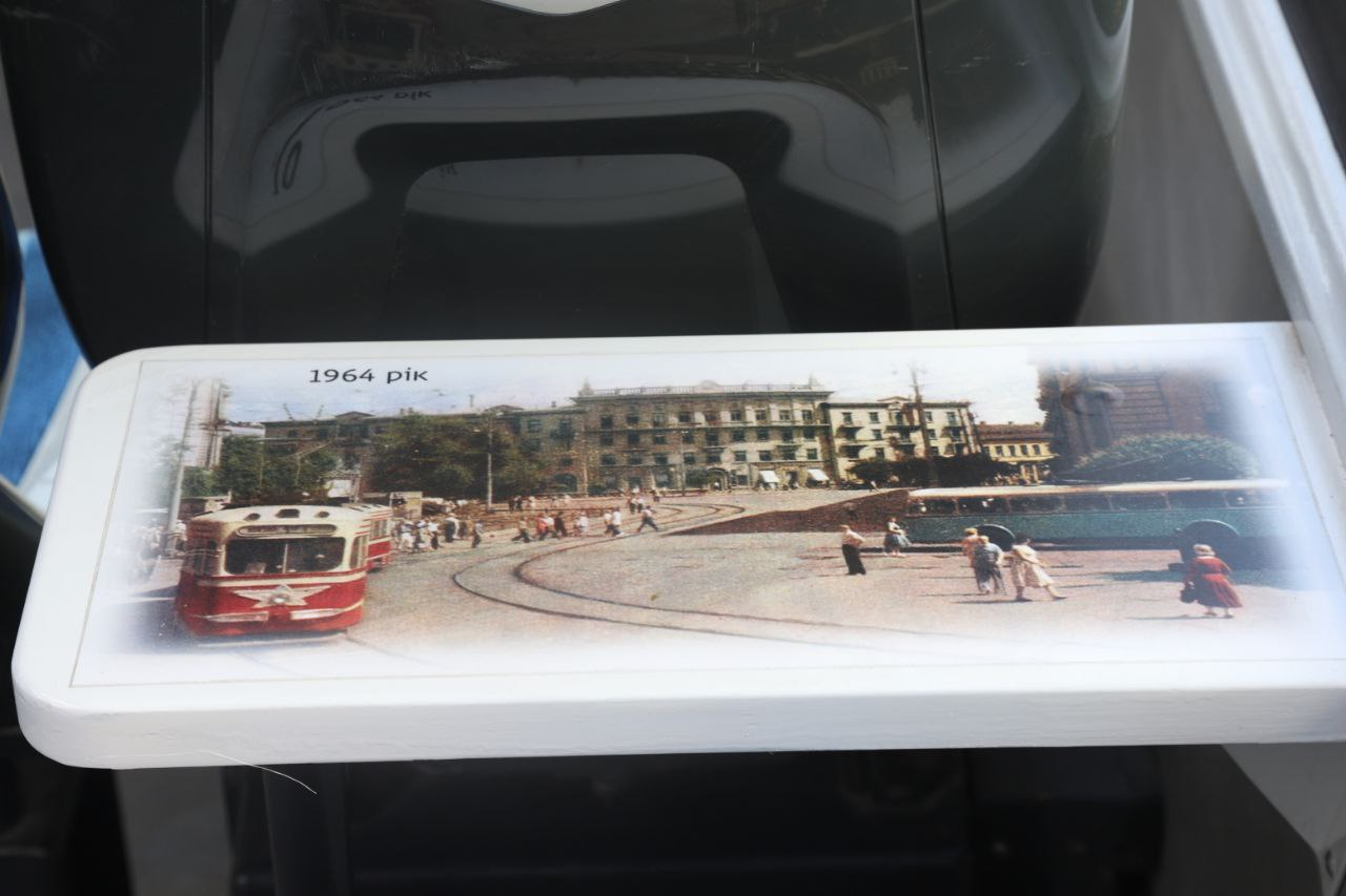 Днепр отметил День города презентацией первого в Украине панорамного экскурсионного трамвая