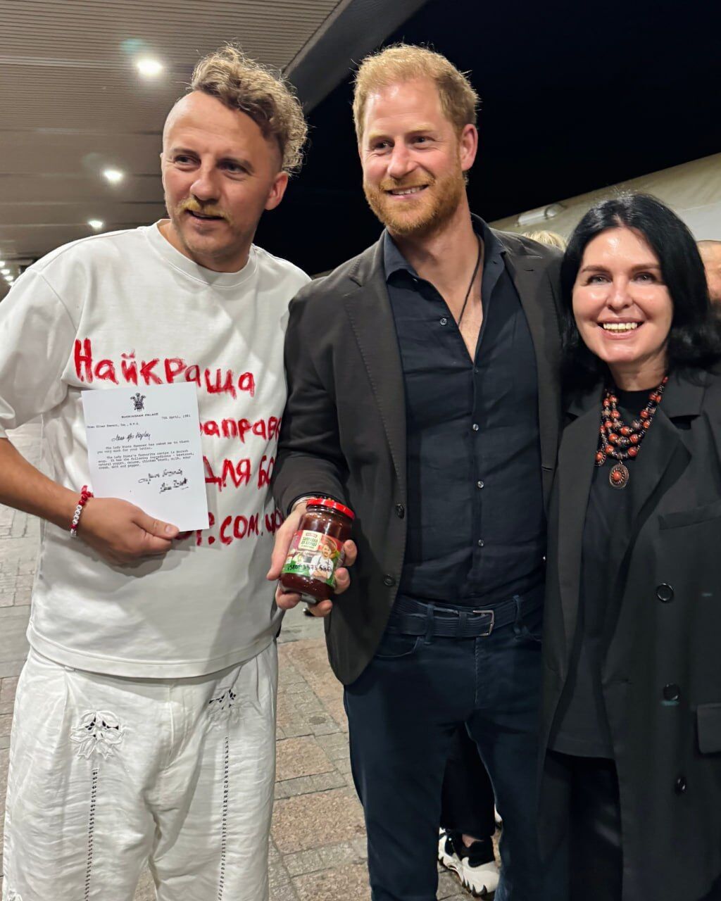 Встретился с ветеранами и получил символический подарок: как прошел второй визит принца Гарри в Украину