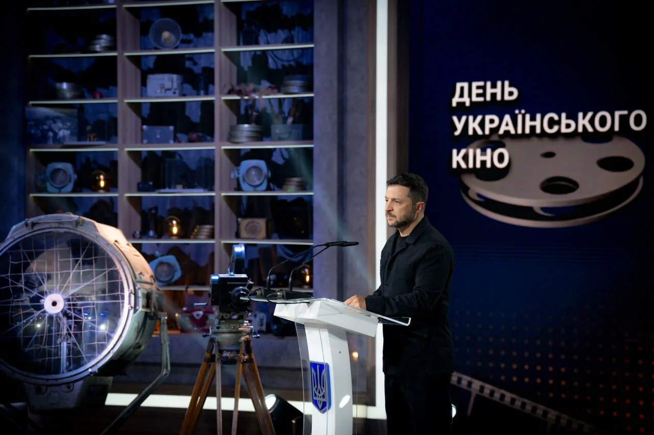 Зеленський відзначив державними нагородами діячів українського кіно: шістьох із них посмертно. Фото й відео