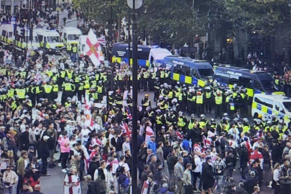 В Лондоне состоялся многотысячный митинг против мигрантов и исламизации Британии. Фото и видео