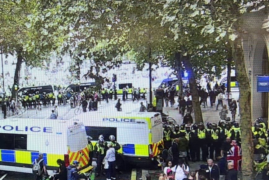 В Лондоне состоялся многотысячный митинг против мигрантов и исламизации Британии. Фото и видео