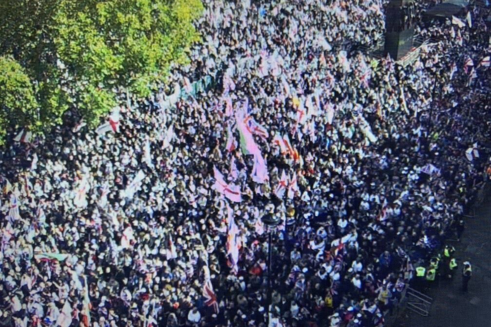 В Лондоне состоялся многотысячный митинг против мигрантов и исламизации Британии. Фото и видео