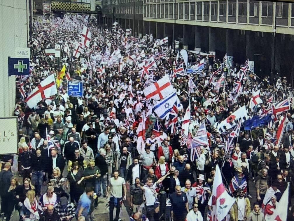 В Лондоне состоялся многотысячный митинг против мигрантов и исламизации Британии. Фото и видео