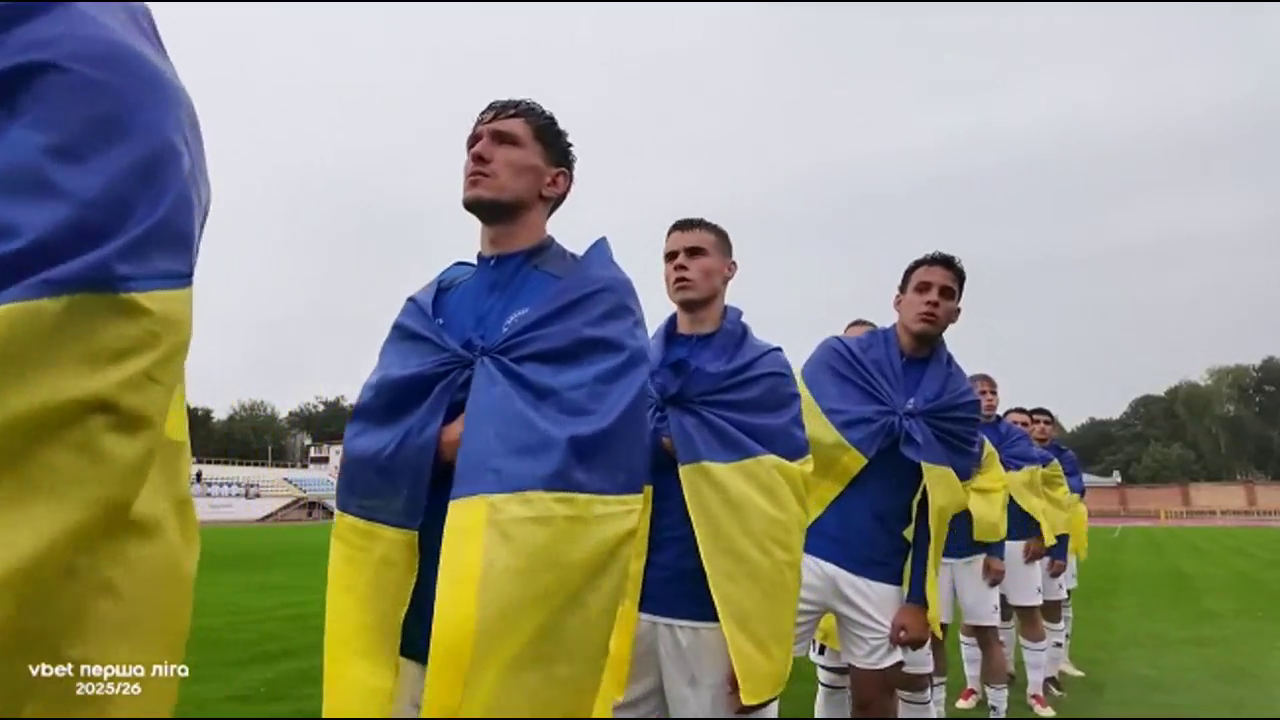 Забрала швидка. Український воротар-чемпіон знепритомнів під час гімну України перед матчем. Відео