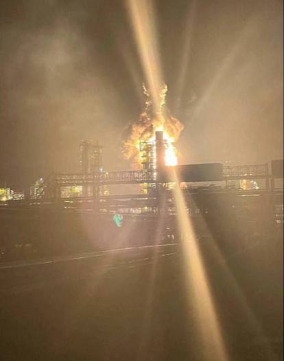 Крупний російський НПЗ зупинив ключовий блок після української атаки – Reuters