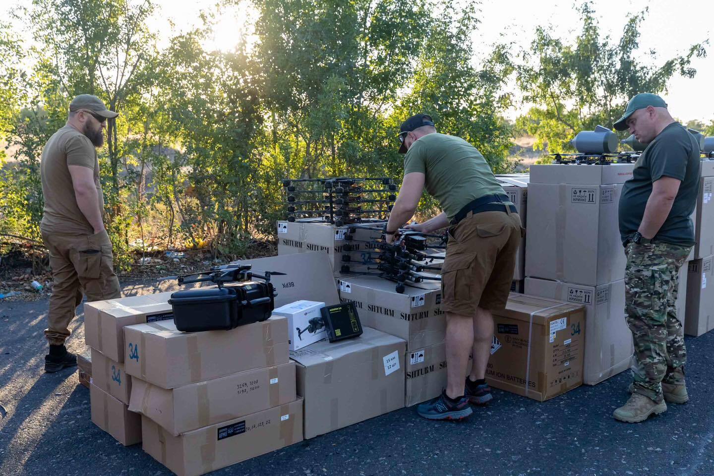 Нищить ворога на південному напрямку: Порошенко привіз дрони Тетяні Чорновол