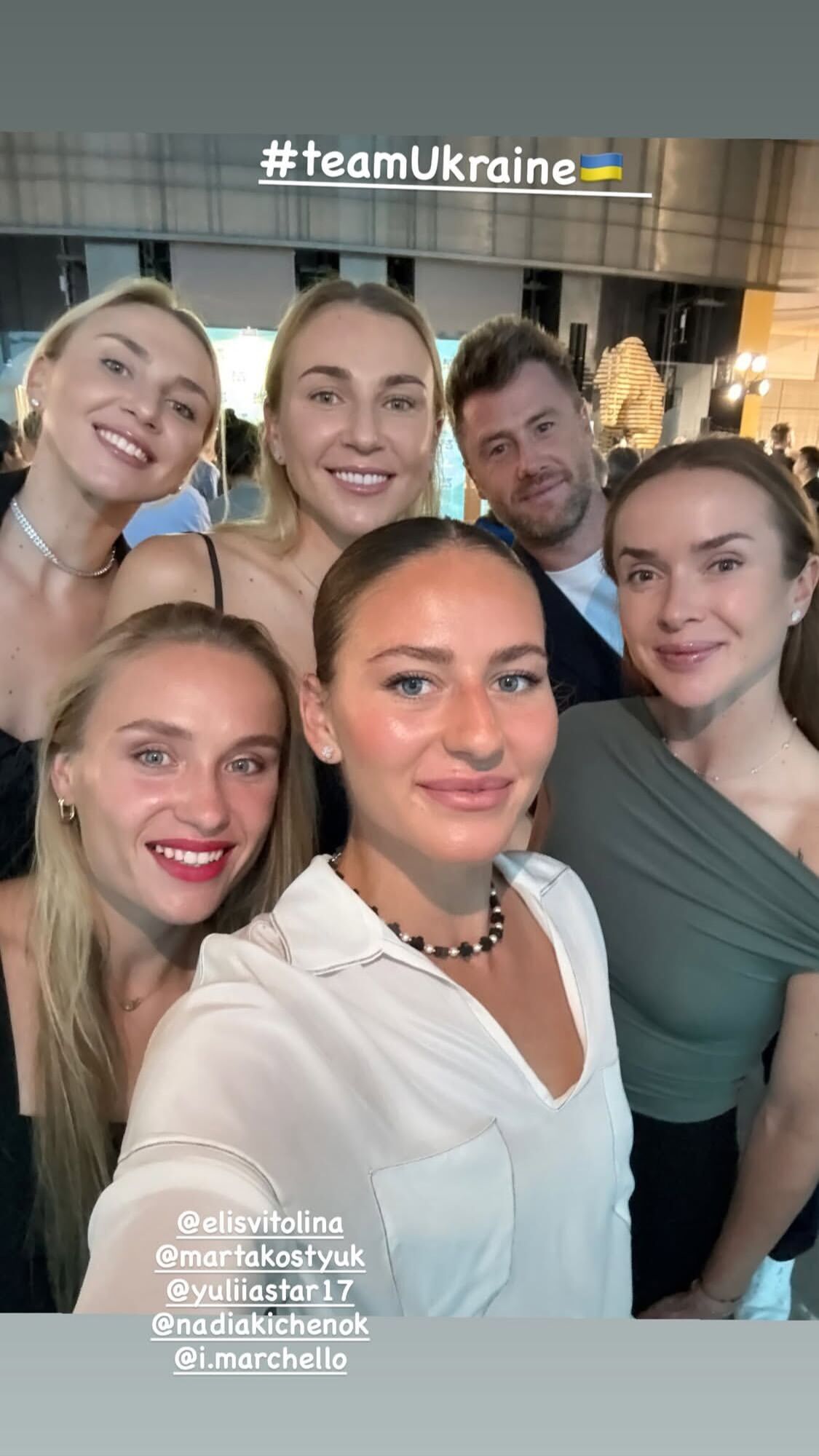 Найзнаменитіші тенісистки України з'явилися в Китаї у вечірніх сукнях і вразили своєю красою. Фотофакт