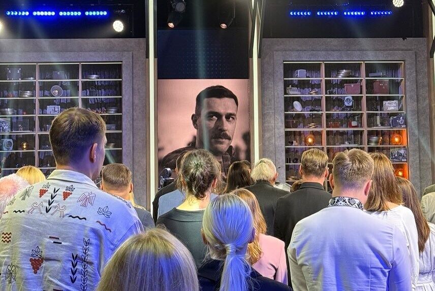 "Точно заслуговував": вдова актора-воїна Юрія Феліпенка показала, як "передала" йому нагороду від президента України