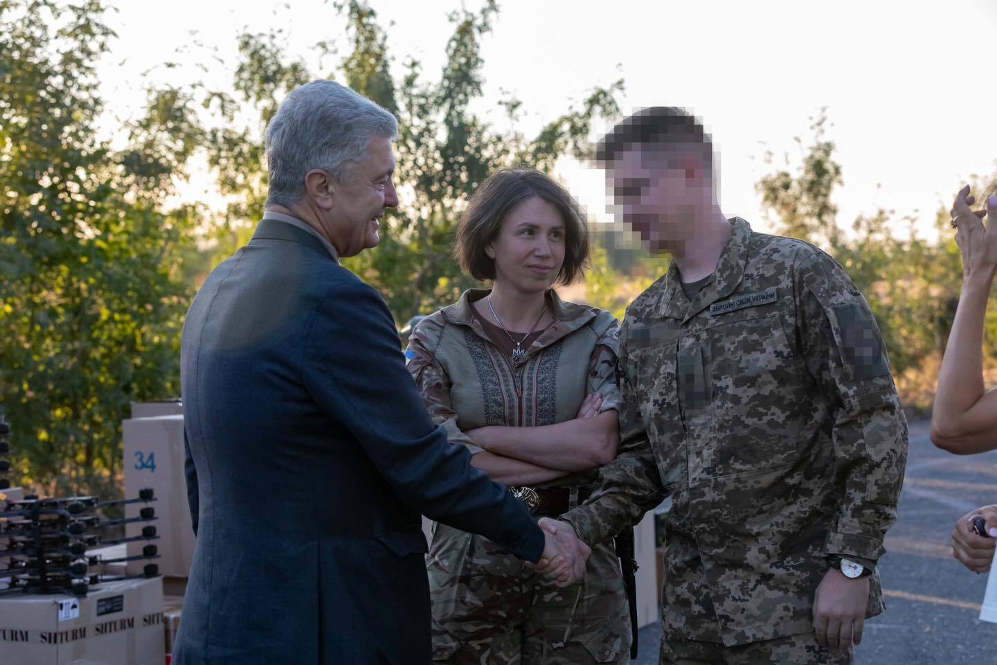 Нищить ворога на південному напрямку: Порошенко привіз дрони Тетяні Чорновол