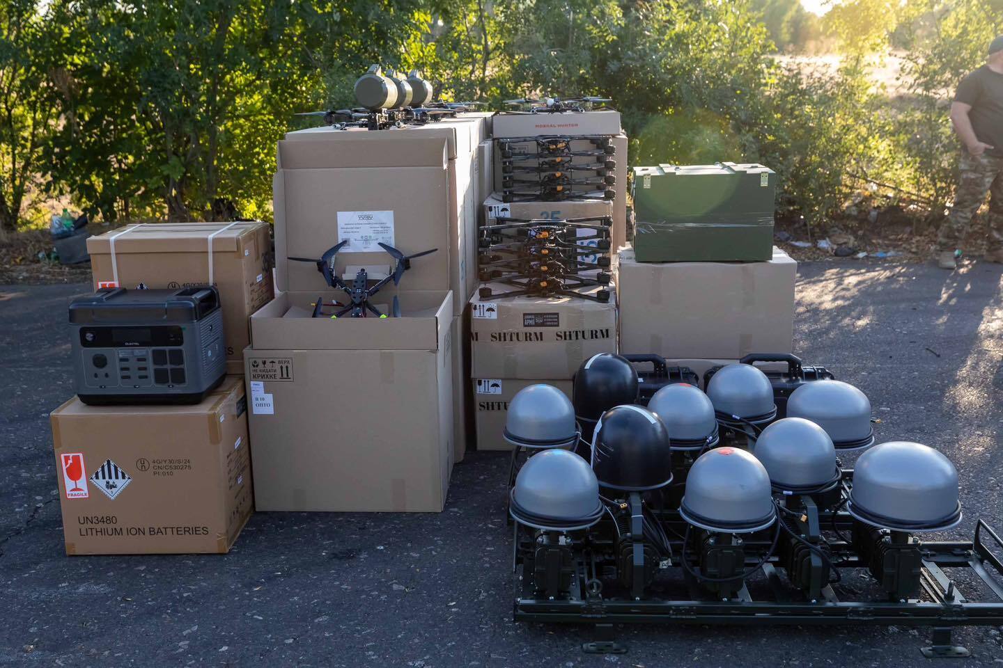 Нищить ворога на південному напрямку: Порошенко привіз дрони Тетяні Чорновол