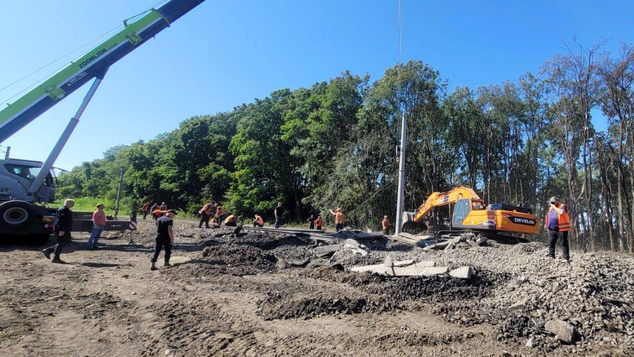 В поезде на Киевщине прогремели мощные взрывы: в полиции раскрыли детали. Фото