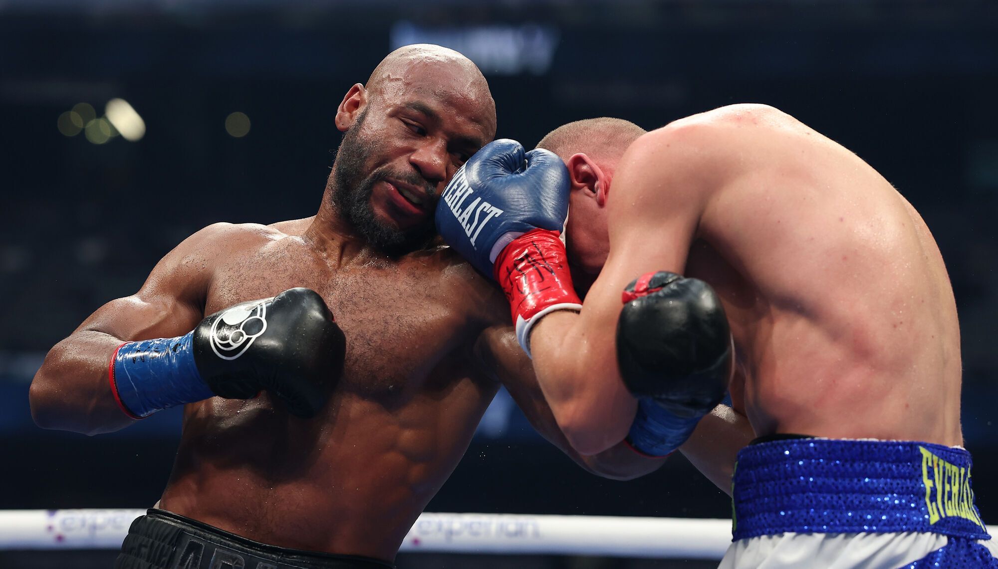 Знаменитий український боксер "вплутався в бійку" і сенсаційно програв у реванші. Відео