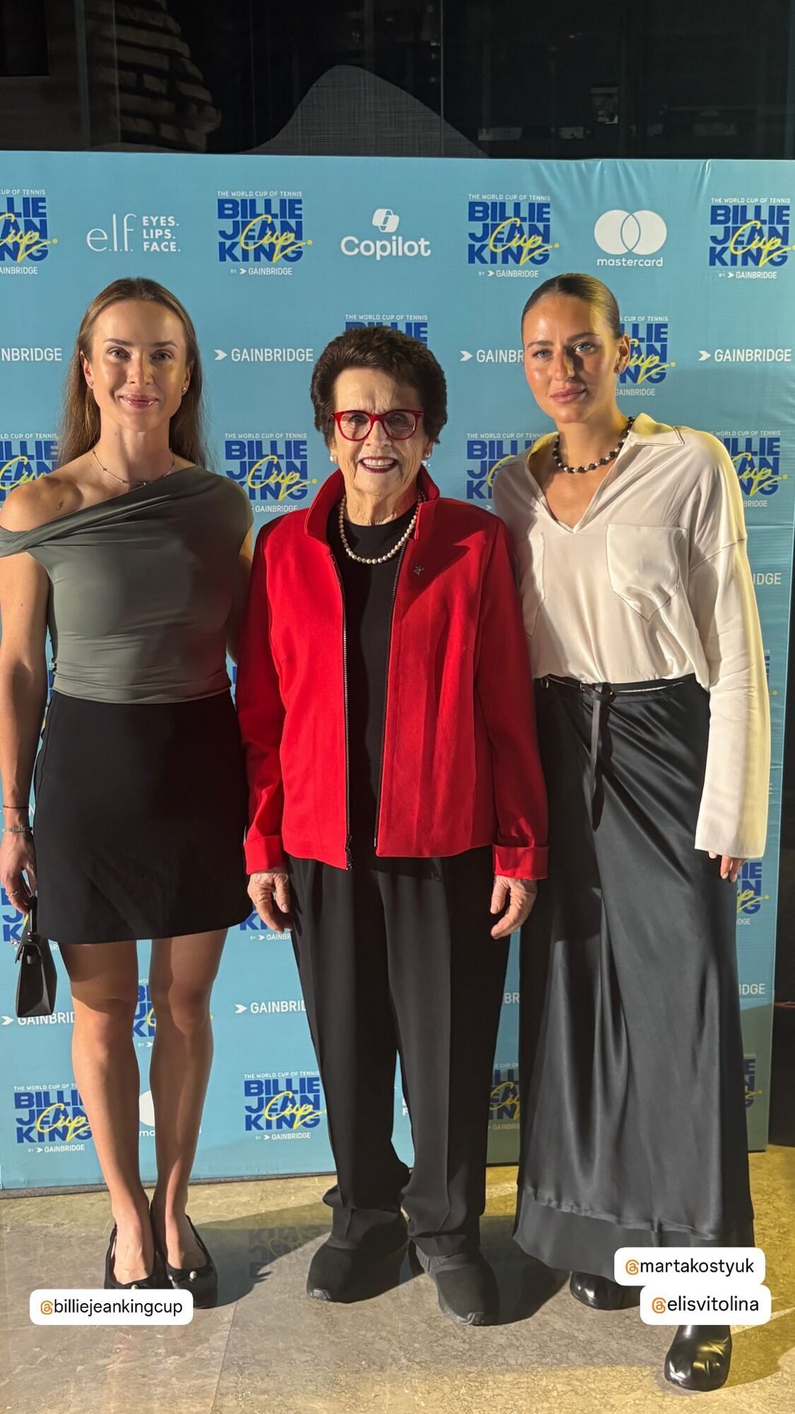 Найзнаменитіші тенісистки України з'явилися в Китаї у вечірніх сукнях і вразили своєю красою. Фотофакт