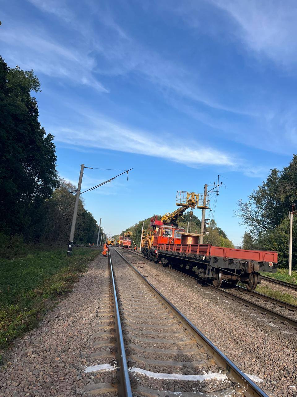 Рекордный результат: на Киевщине восстановили движение поездов после взрывов. Фото