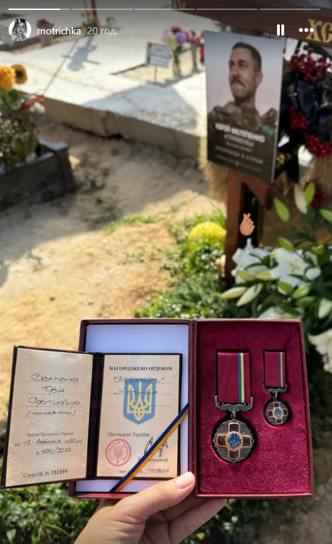 "Точно заслуговував": вдова актора-воїна Юрія Феліпенка показала, як "передала" йому нагороду від президента України