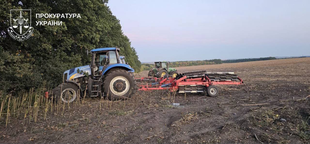 Люди собирали урожай: оккупанты нанесли ракетный удар по сельскохозяйственному предприятию на Сумщине, много раненых. Фото
