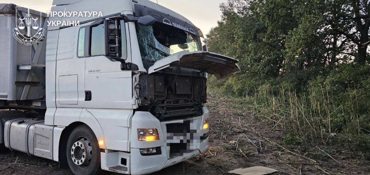 Люди собирали урожай: оккупанты нанесли ракетный удар по сельскохозяйственному предприятию на Сумщине, много раненых. Фото