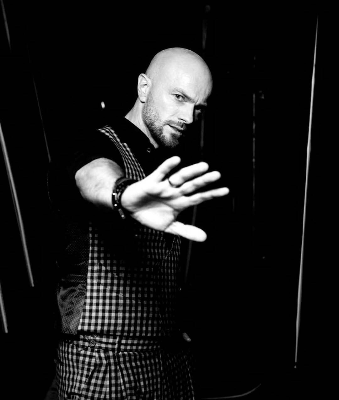 Побрил бороду, но оставил усы: скандальный Влад Яма неожиданно сменил имидж. Фото до и после