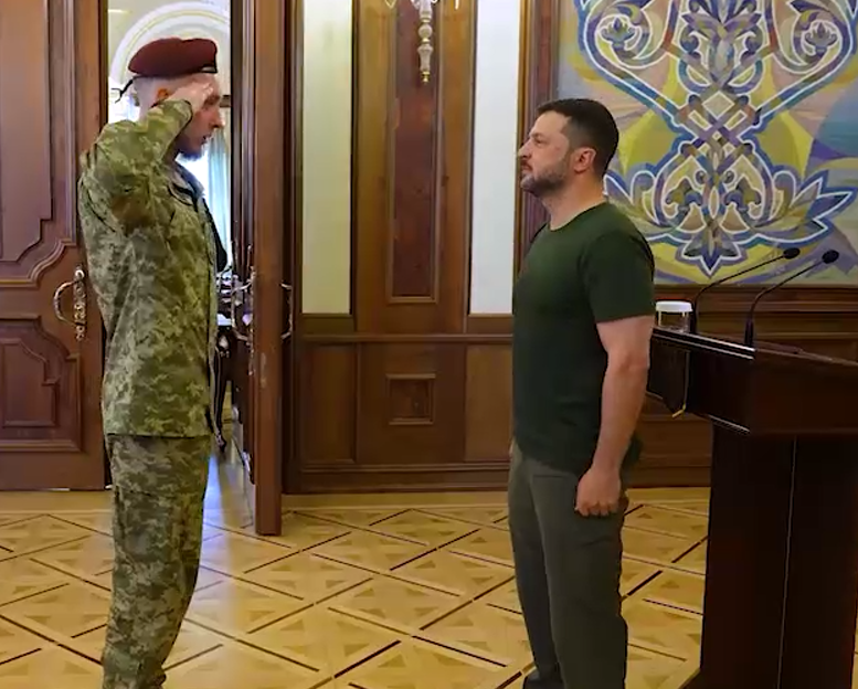 "В рядах ВСУ более 100 танковых батальонов": Зеленский наградил украинских танкистов, которые стоят на защите государства. Видео