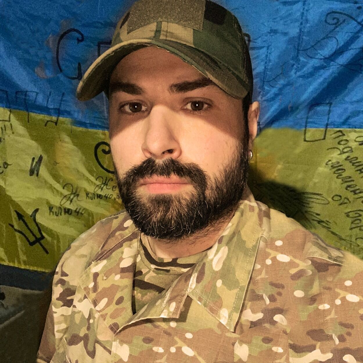 Девід Аксельрод уперше після поранення вийшов у світ: який вигляд він має після зникнення на два роки