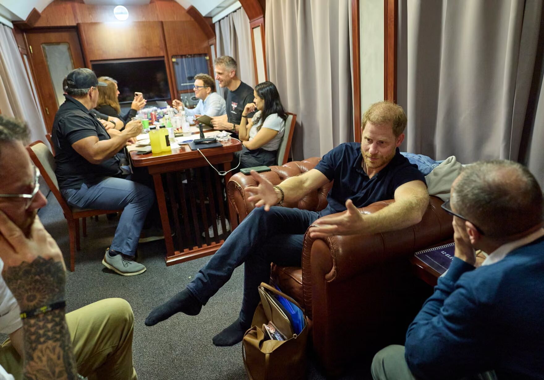 "Секретная встреча" с Зеленским и толпы фанатов: как прошел визит принца Гарри в Украину и какое место поразило его до глубины души