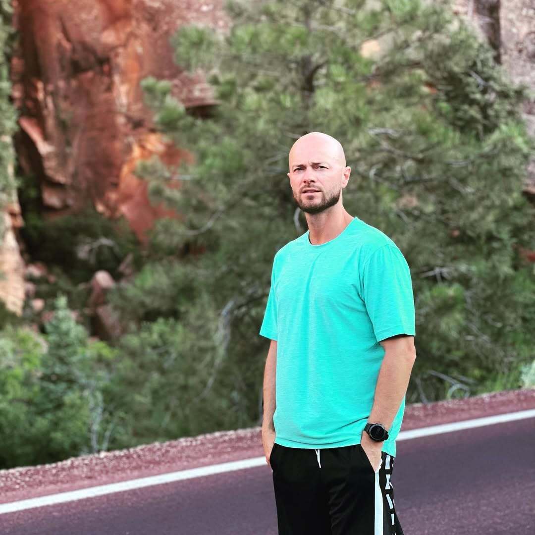 Побрил бороду, но оставил усы: скандальный Влад Яма неожиданно сменил имидж. Фото до и после