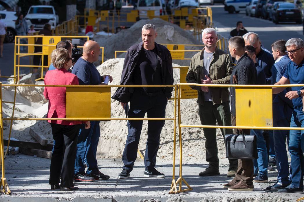 Подготовка к отопительному сезону: Кличко показал, как модернизируют теплосеть на улице Деловой в Киеве. Фото