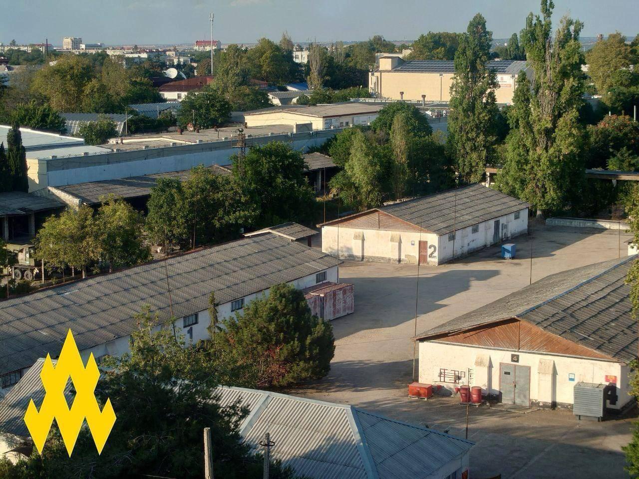 Техніку перекидають по всьому Криму: "Атеш" розвідав важливий військовий об'єкт у Севастополі. Фото