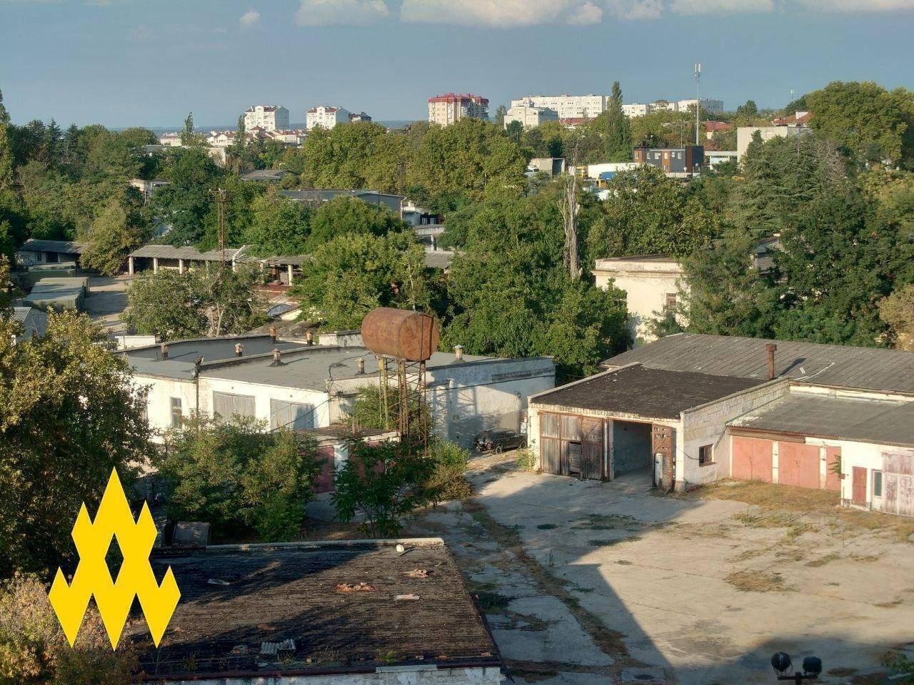 Техніку перекидають по всьому Криму: "Атеш" розвідав важливий військовий об'єкт у Севастополі. Фото