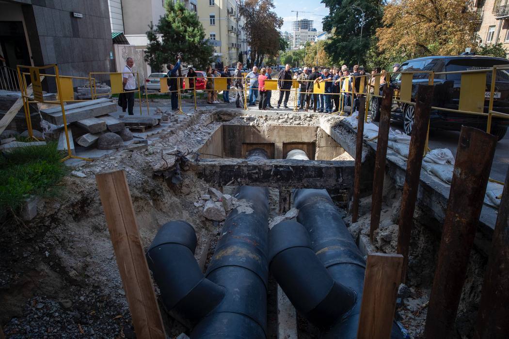 Подготовка к отопительному сезону: Кличко показал, как модернизируют теплосеть на улице Деловой в Киеве. Фото