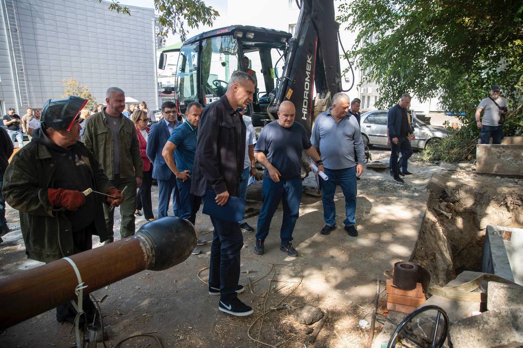 Подготовка к отопительному сезону: Кличко показал, как модернизируют теплосеть на улице Деловой в Киеве. Фото