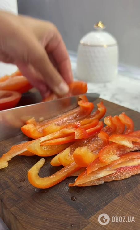 Невероятно вкусная и простая в приготовлении: как приготовить сезонную закуску из баклажанов и сладкого перца