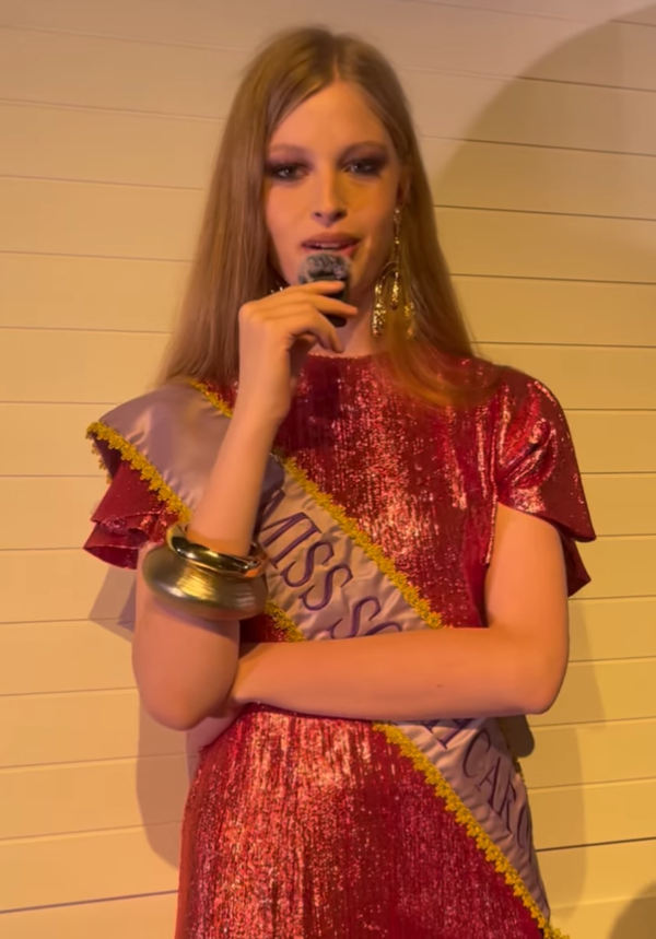 "Мертвый сын" Илона Маска, который сменил пол, дебютировал как модель в эпатажном образе. Фото