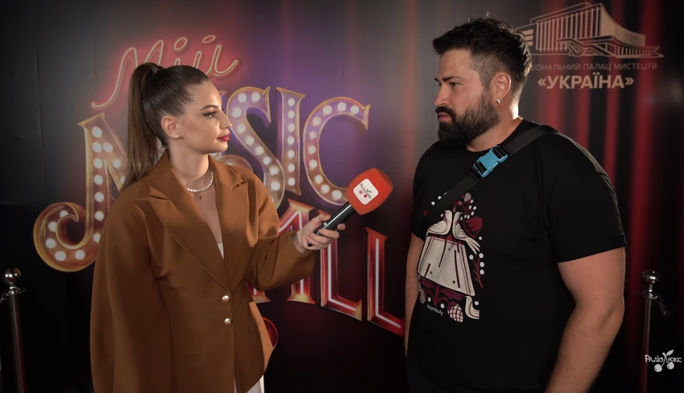 Девід Аксельрод уперше після поранення вийшов у світ: який вигляд він має після зникнення на два роки