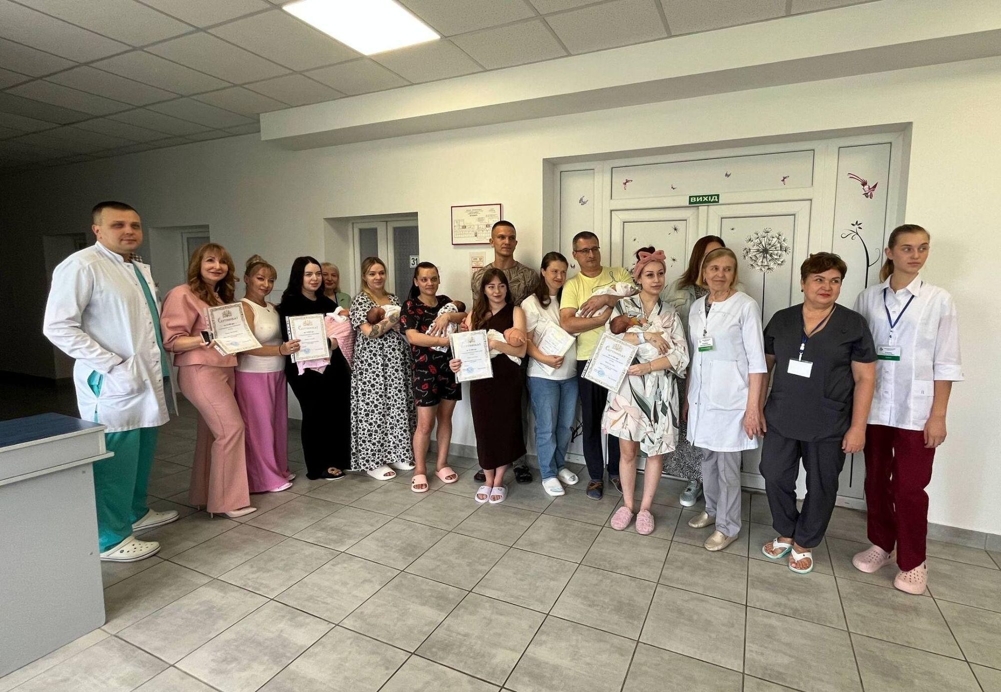 У Дніпрі вручили сертифікати родинам, у яких народилися малюки на День міста