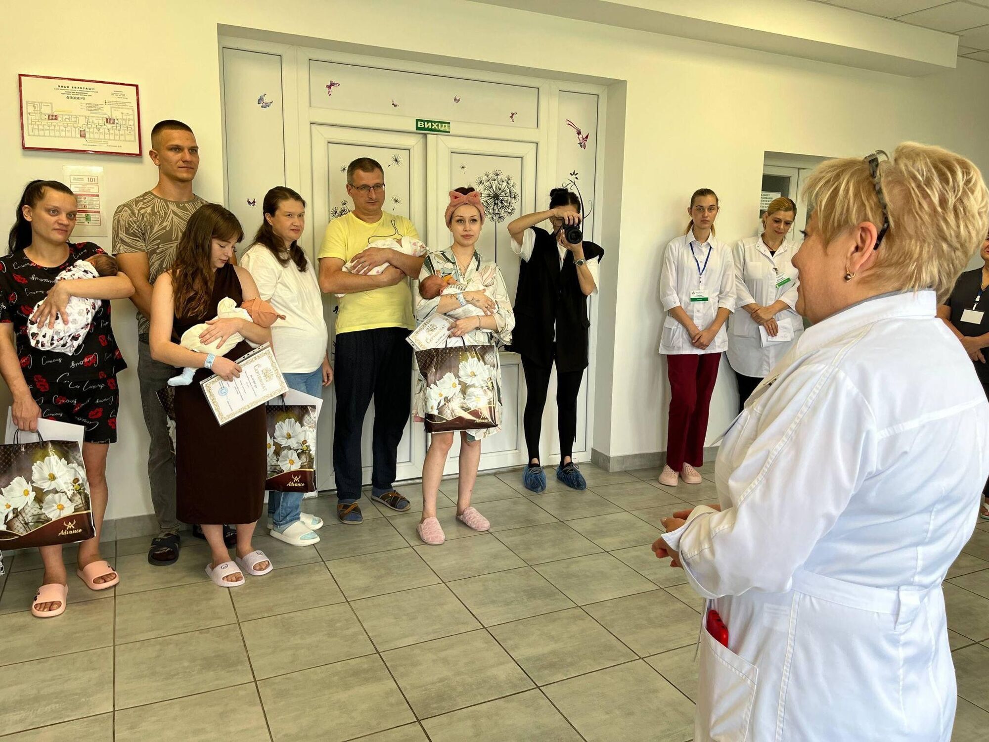 У Дніпрі вручили сертифікати родинам, у яких народилися малюки на День міста