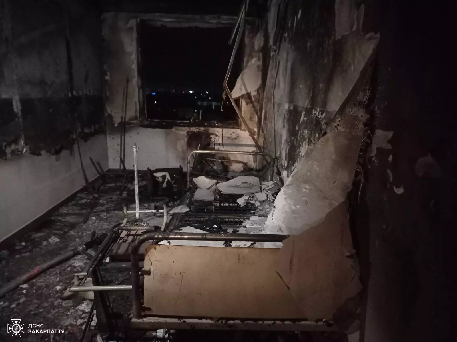 Говорят, что курил в постели: в Ужгороде в результате пожара в больнице погиб пациент. Фото и видео