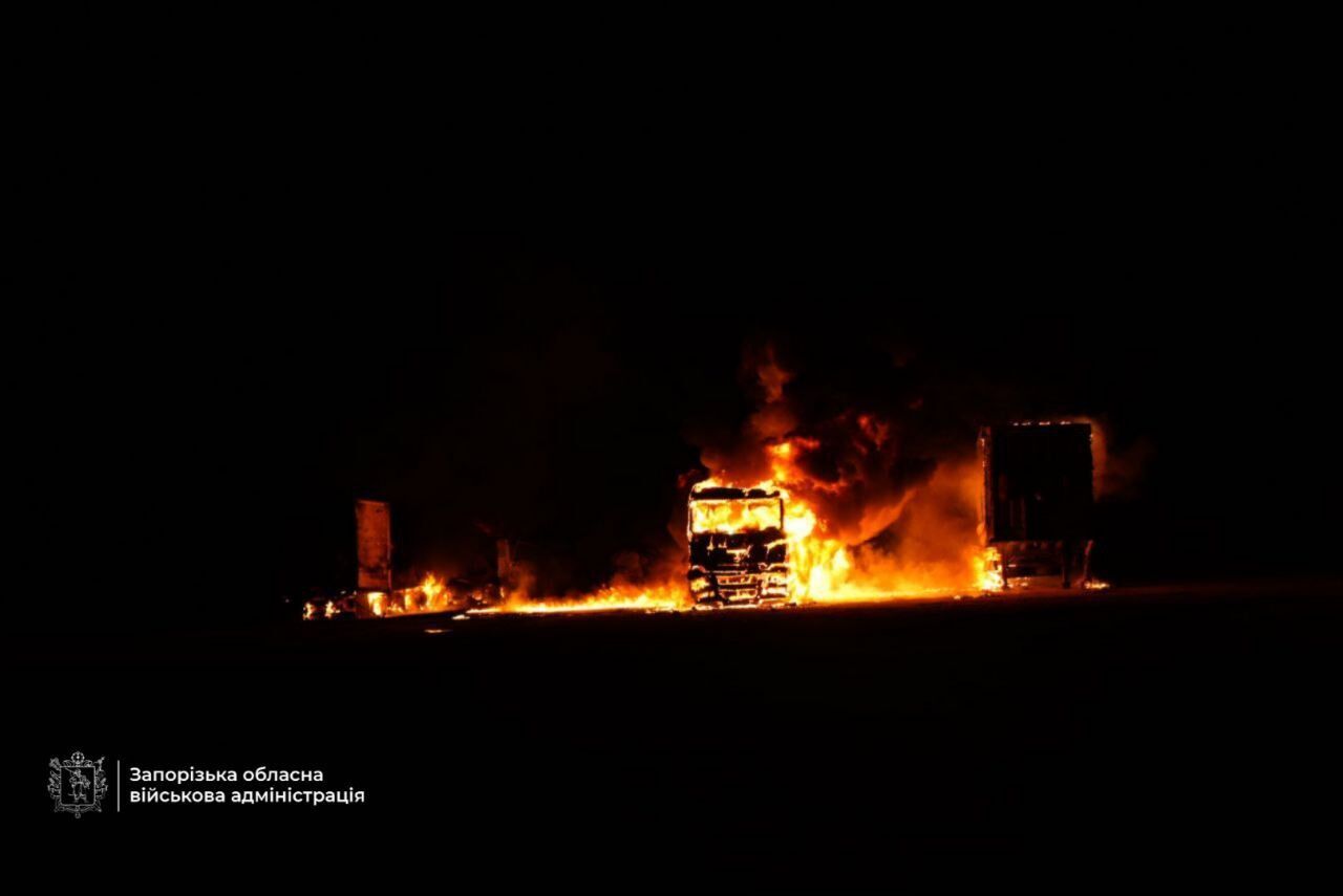 Росіяни обстріляли Запоріжжя, у місті спалахнули пожежі, є поранені: усі подробиці. Фото