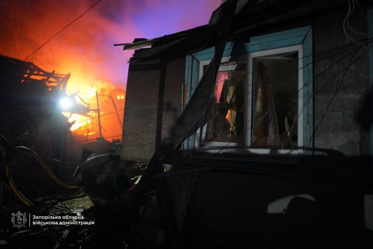 Росіяни обстріляли Запоріжжя, у місті спалахнули пожежі, є жертва й поранені: усі подробиці. Фото і відео